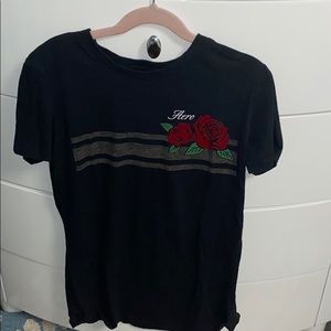 black short  sleeve shirt,